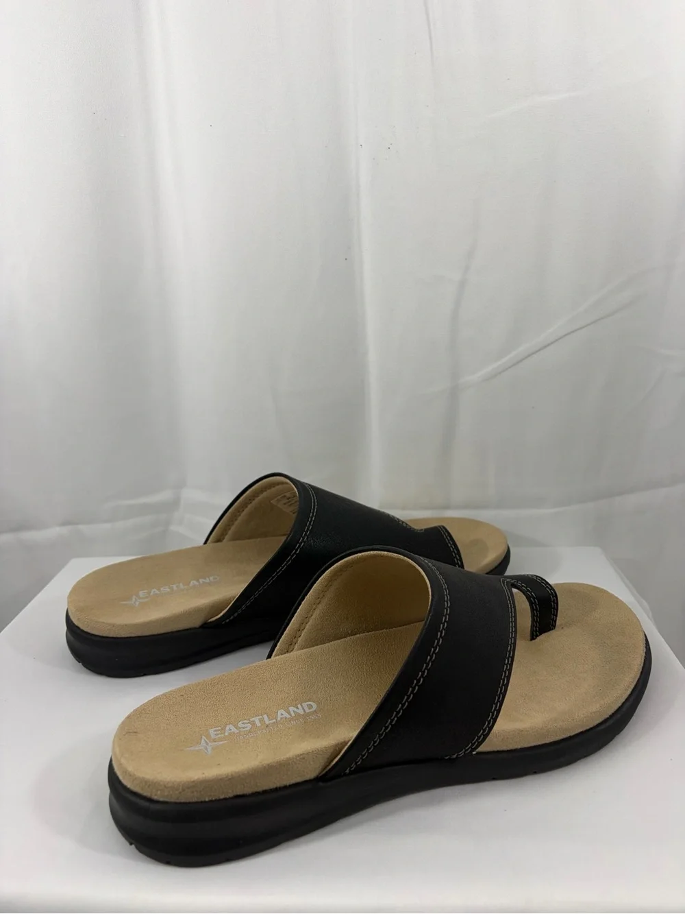 NWT Eastland Women’s Size 10 Black Toe-Loop Slide Sandals